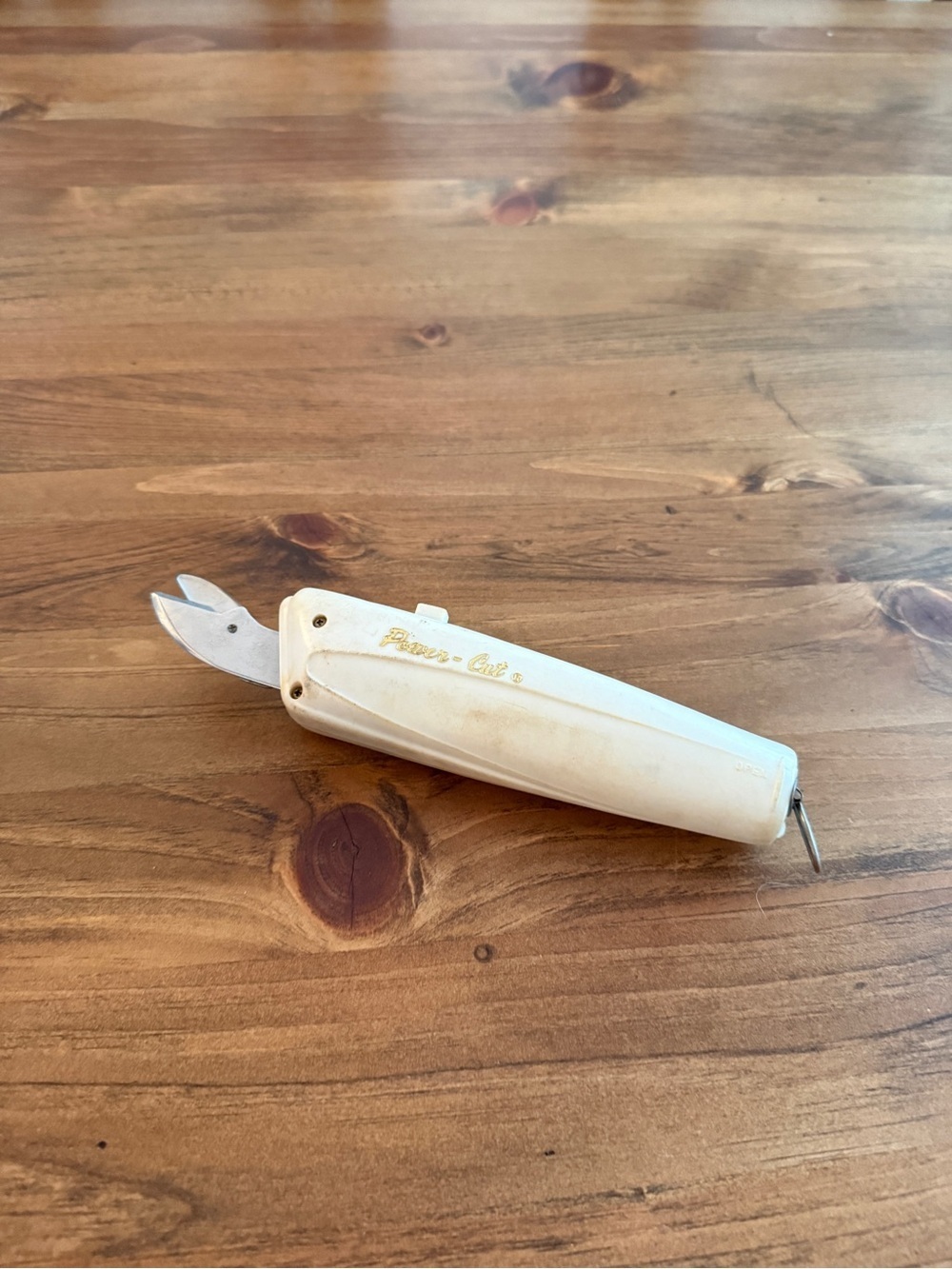 Vintage Ivory Seam Ripper / Thread Cutter- Power Cut